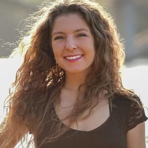 Meet your Posher, Cassandra